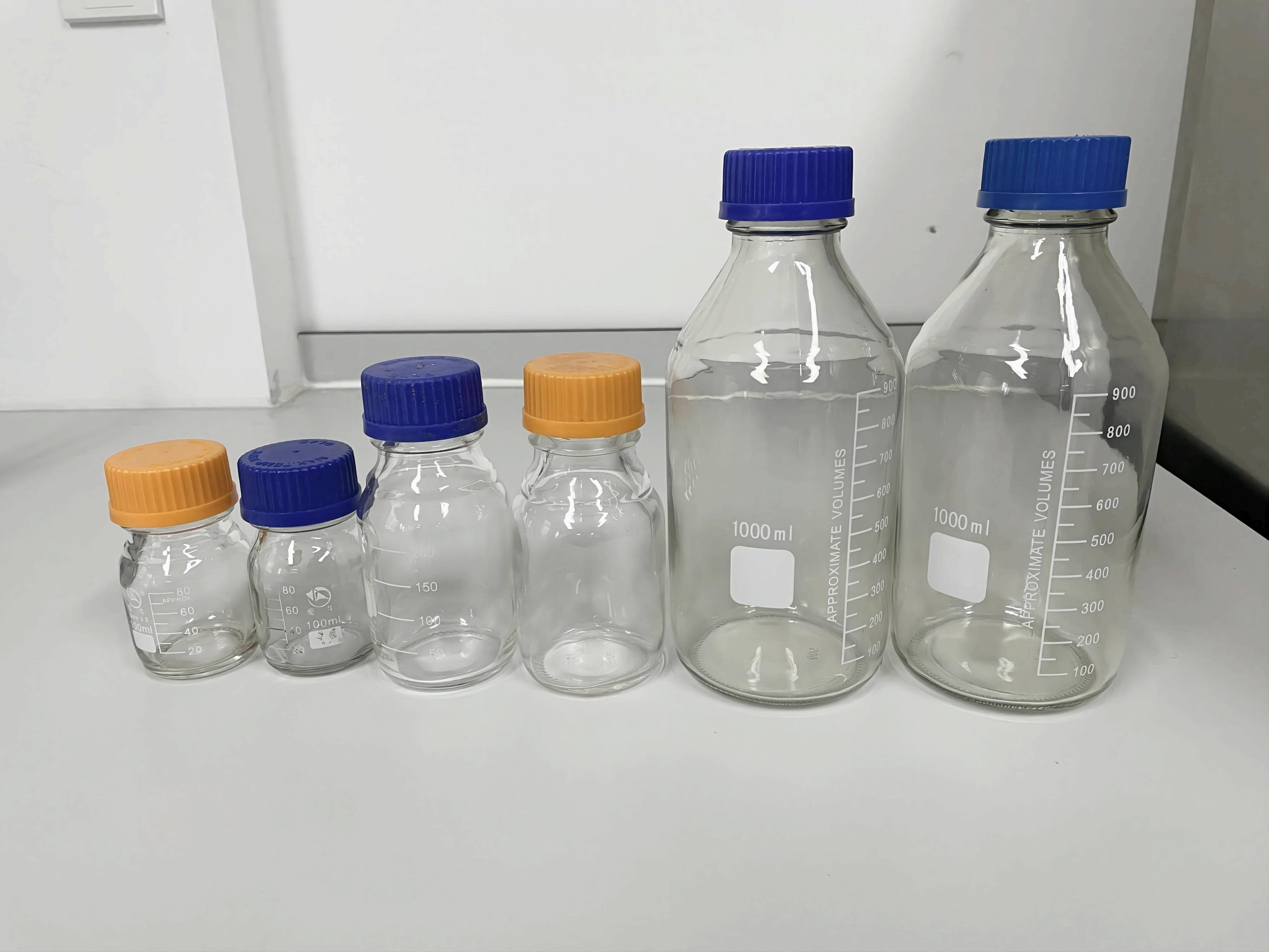 喜瓶者洗瓶機(jī)是如何清洗藍(lán)蓋瓶的？